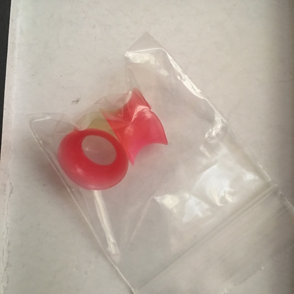 New 00G Silicone multicolor gauge Plugs (7) pairs. - Picture 4 of 8